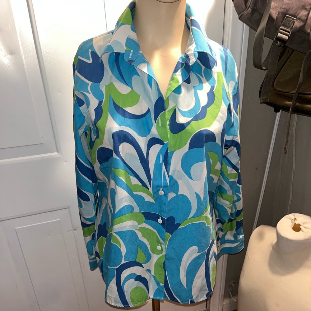 Wrinkle free shaped fit blouse